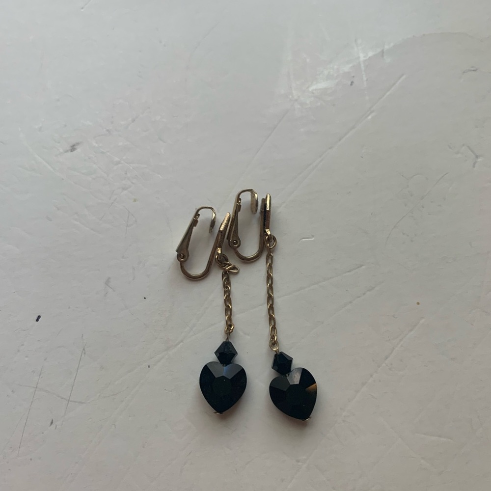 Vintage Black heart clip on drop earrings (1628)